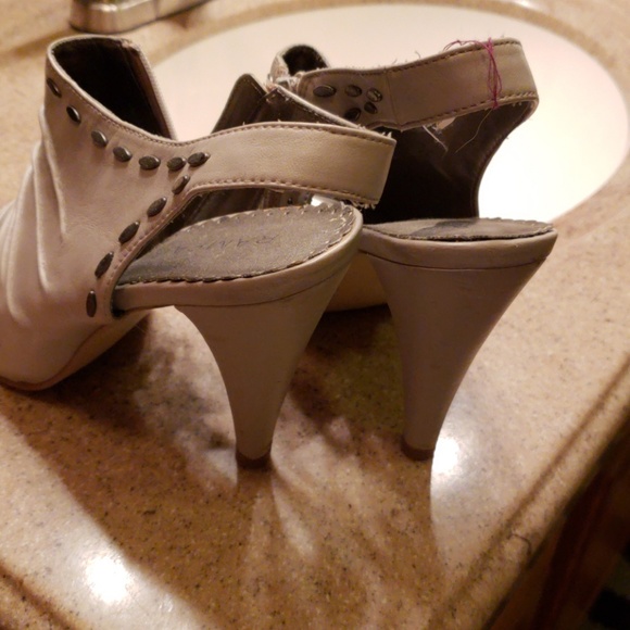 Heels - Picture 2 of 2